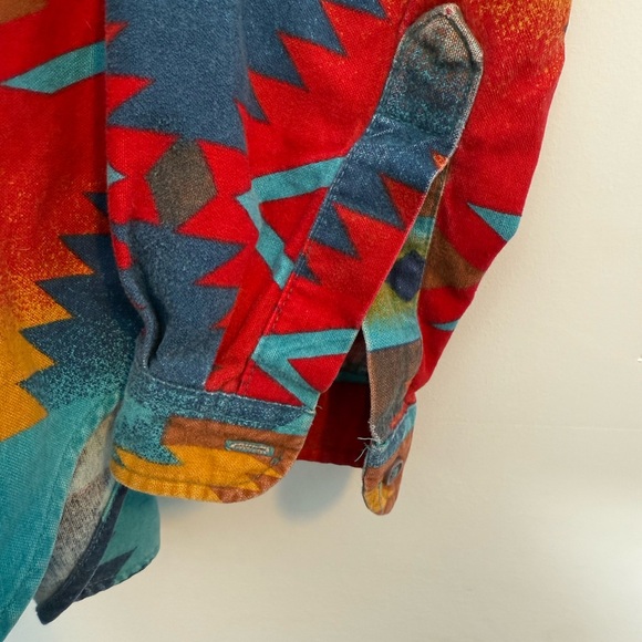 vintage Woolrich flannel shirt Aztec/Navajo pattern red and blue color scheme - Picture 4 of 4